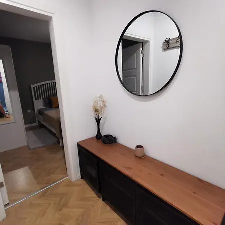 Opera Theatre With A Courtyard דירה וארנה