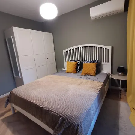 Opera Theatre With A Courtyard דירה *