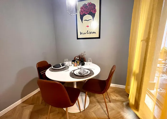 Opera Theatre With A Courtyard Apartment Warna